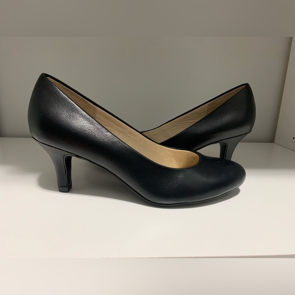Women’s (7.5) Life Stride 2 7/8 in heel, soft system style